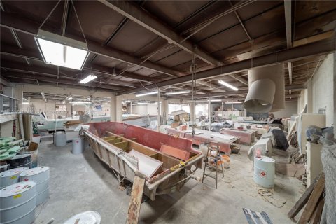 Propiedad comercial en venta en Hialeah, Florida № 1959776 - foto 28