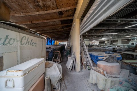 Propiedad comercial en venta en Hialeah, Florida № 1959776 - foto 30