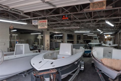 Propiedad comercial en venta en Hialeah, Florida № 1959776 - foto 14