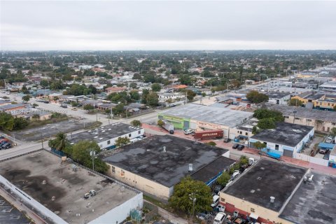 Propiedad comercial en venta en Hialeah, Florida № 1959776 - foto 8