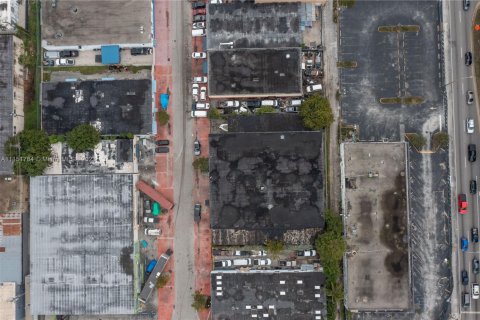 Propiedad comercial en venta en Hialeah, Florida № 1959776 - foto 5