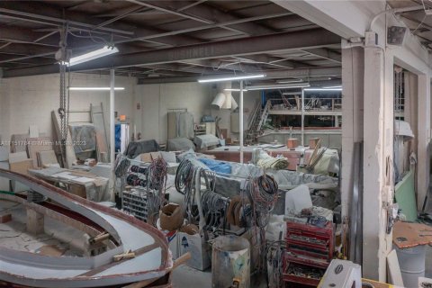 Propiedad comercial en venta en Hialeah, Florida № 1959776 - foto 16