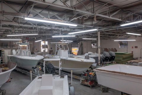 Propiedad comercial en venta en Hialeah, Florida № 1959776 - foto 18