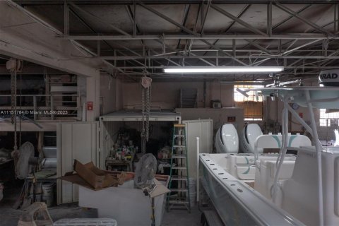 Propiedad comercial en venta en Hialeah, Florida № 1959776 - foto 20