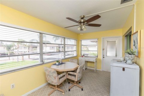Condo in New Port Richey, Florida, 1 bedroom  № 1767918 - photo 5
