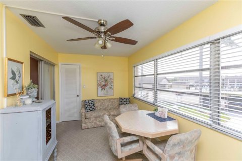 Condo in New Port Richey, Florida, 1 bedroom  № 1767918 - photo 4