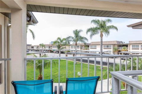 Condo in New Port Richey, Florida, 1 bedroom  № 1767918 - photo 21