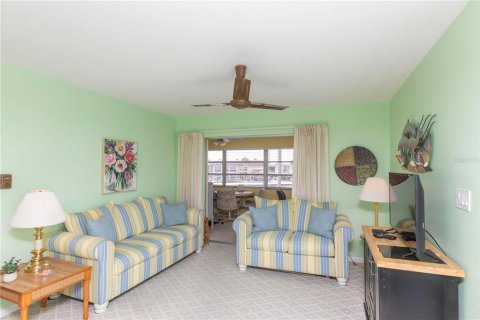 Condo in New Port Richey, Florida, 1 bedroom  № 1767918 - photo 9