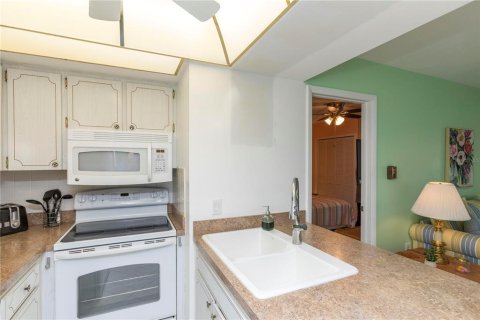 Condo in New Port Richey, Florida, 1 bedroom  № 1767918 - photo 11