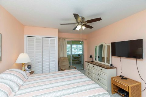 Condominio en venta en New Port Richey, Florida, 1 dormitorio, 68 m2 № 1767918 - foto 15