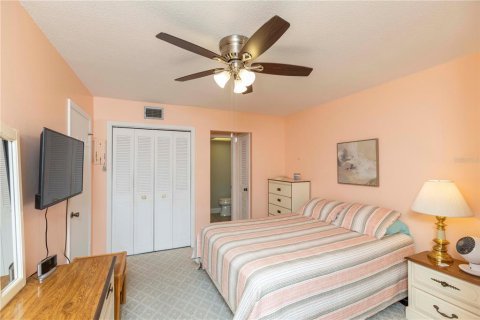 Condo in New Port Richey, Florida, 1 bedroom  № 1767918 - photo 18