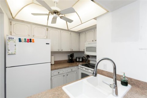 Condo in New Port Richey, Florida, 1 bedroom  № 1767918 - photo 10