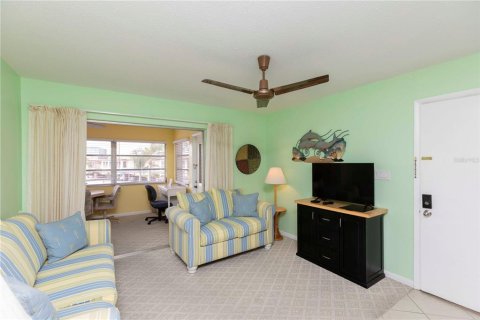 Condo in New Port Richey, Florida, 1 bedroom  № 1767918 - photo 13