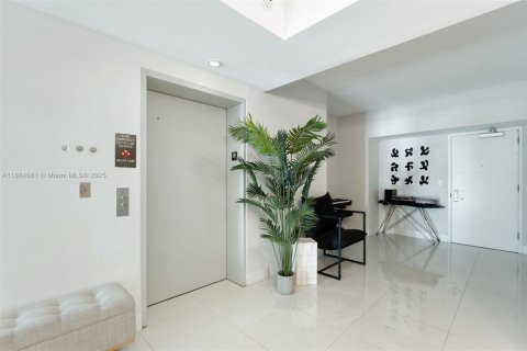 Condominio en venta en Miami, Florida, 2 dormitorios, 123.1 m2 № 1930480 - foto 8