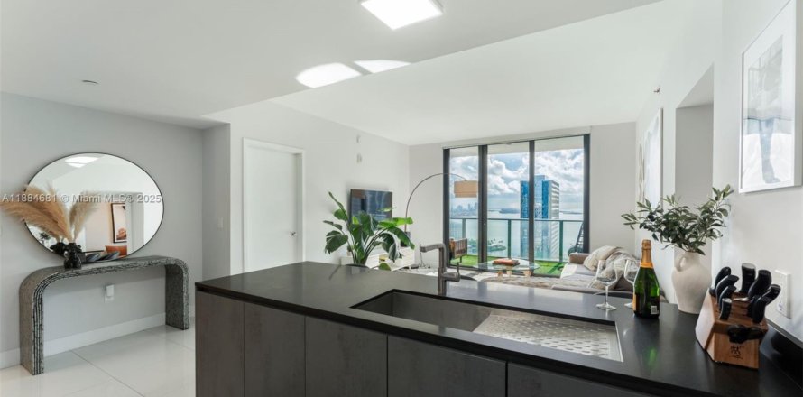 Condominio en Miami, Florida, 2 dormitorios № 1930480