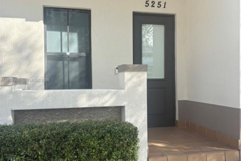 Touwnhouse à louer à Doral, Floride: 4 chambres, 194.72 m2 № 1948854 - photo 3