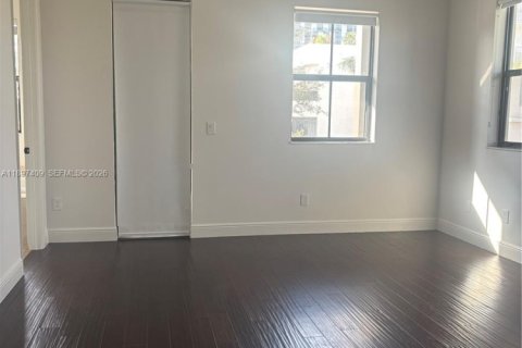 Touwnhouse à louer à Doral, Floride: 4 chambres, 194.72 m2 № 1948854 - photo 8