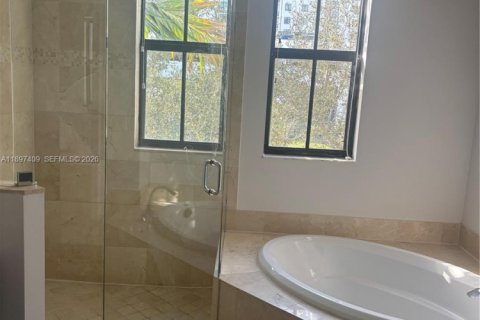 Touwnhouse à louer à Doral, Floride: 4 chambres, 194.72 m2 № 1948854 - photo 10