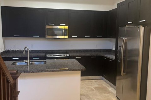 Touwnhouse à louer à Doral, Floride: 4 chambres, 194.72 m2 № 1948854 - photo 5