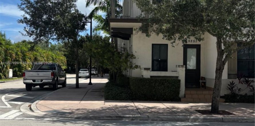 Touwnhouse à Doral, Floride 4 chambres, 194.72 m2 № 1948854