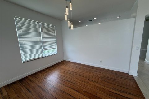 House in Orlando, Florida 4 bedrooms, 202.16 sq.m. № 2203971 - photo 5