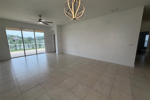 House in Orlando, Florida 4 bedrooms, 202.16 sq.m. № 2203971 - photo 9