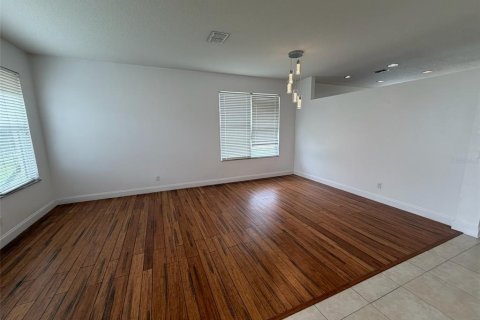 House in Orlando, Florida 4 bedrooms, 202.16 sq.m. № 2203971 - photo 4