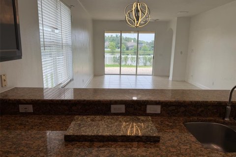 House in Orlando, Florida 4 bedrooms, 202.16 sq.m. № 2203971 - photo 8