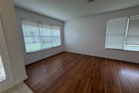House in Orlando, Florida 4 bedrooms, 202.16 sq.m. № 2203971 - photo 3