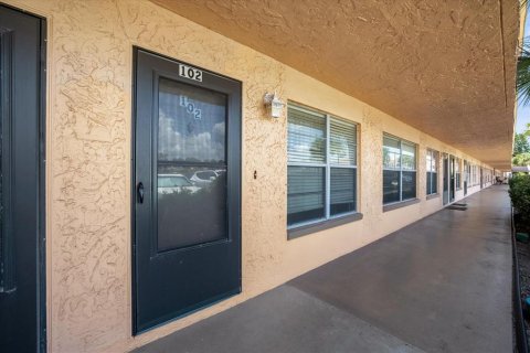 Condominio en venta en Kenneth City, Florida, 2 dormitorios, 124.95 m2 № 1304448 - foto 4
