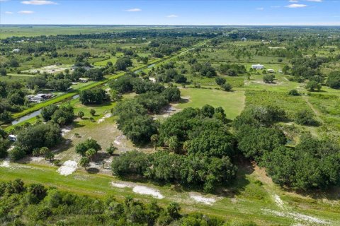 Commercial property in Okeechobee, Florida № 2246377 - photo 20