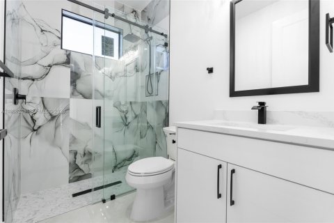 House in Lehigh Acres, Florida 3 bedrooms № 2051349 - photo 18