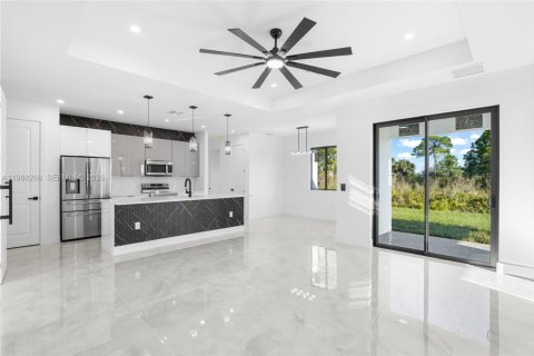 House in Lehigh Acres, Florida 3 bedrooms № 2051349 - photo 5