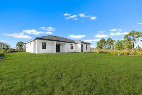 House in Lehigh Acres, Florida 3 bedrooms № 2051349 - photo 29