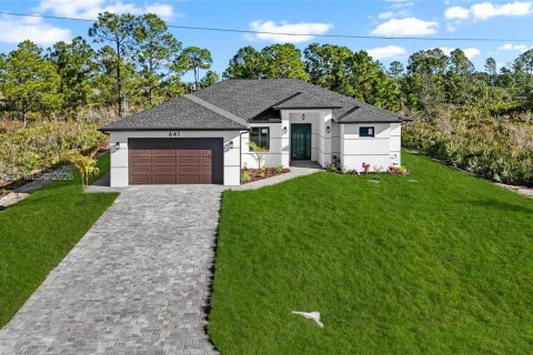 House in Lehigh Acres, Florida 3 bedrooms № 2051349 - photo 3