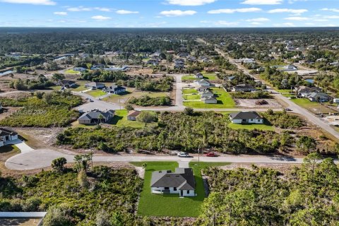 House in Lehigh Acres, Florida 3 bedrooms № 2051349 - photo 26