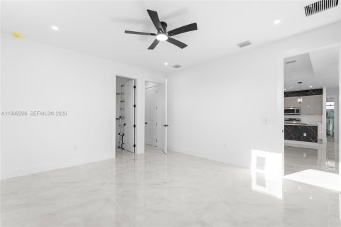 House in Lehigh Acres, Florida 3 bedrooms № 2051349 - photo 16