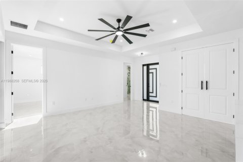 House in Lehigh Acres, Florida 3 bedrooms № 2051349 - photo 9