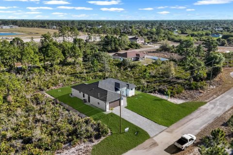 House in Lehigh Acres, Florida 3 bedrooms № 2051349 - photo 28