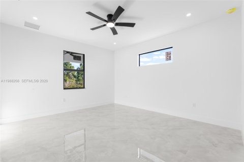 House in Lehigh Acres, Florida 3 bedrooms № 2051349 - photo 12