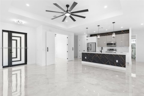 House in Lehigh Acres, Florida 3 bedrooms № 2051349 - photo 10