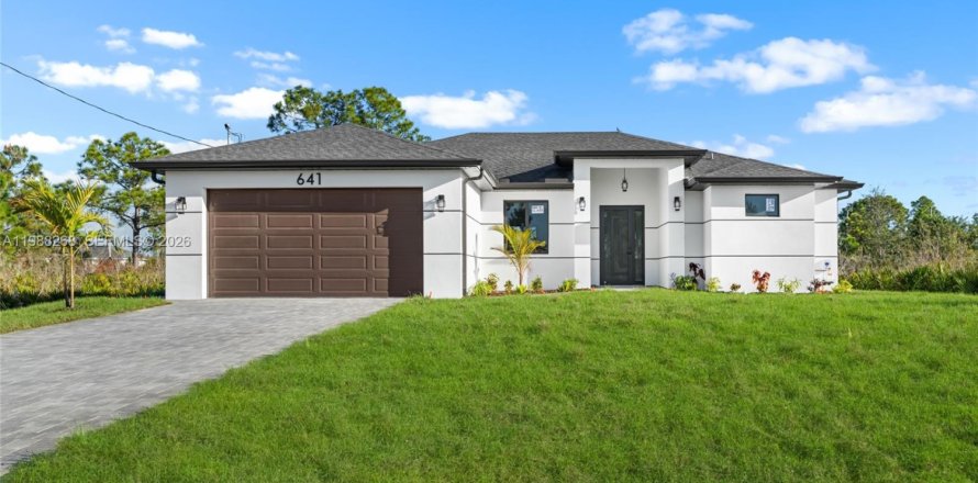 House in Lehigh Acres, Florida 3 bedrooms № 2051349