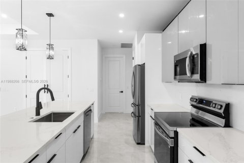 House in Lehigh Acres, Florida 3 bedrooms № 2051349 - photo 7