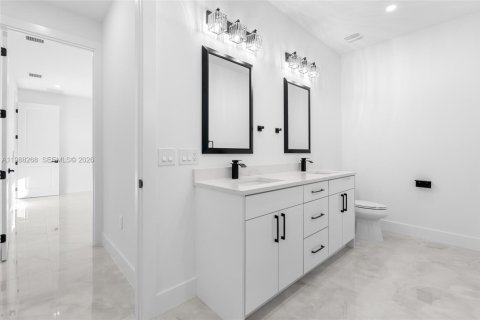 House in Lehigh Acres, Florida 3 bedrooms № 2051349 - photo 14