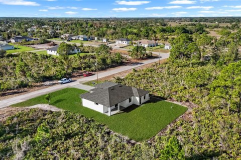 House in Lehigh Acres, Florida 3 bedrooms № 2051349 - photo 27