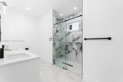 House in Lehigh Acres, Florida 3 bedrooms № 2051349 - photo 13