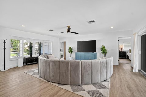 House in Boca Raton, Florida 3 bedrooms, 182.55 sq.m. № 2146894 - photo 9
