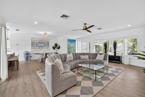 House in Boca Raton, Florida 3 bedrooms, 182.55 sq.m. № 2146894 - photo 8
