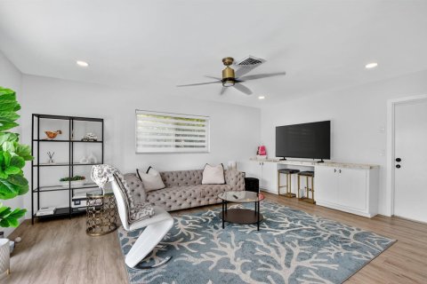 House in Boca Raton, Florida 3 bedrooms, 182.55 sq.m. № 2146894 - photo 20