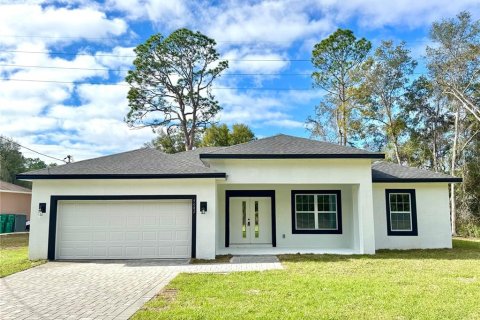 Casa en Citrus Springs, Florida 3 dormitorios, 142.05 m2 № 2105875